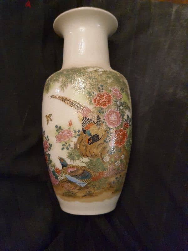 Vintage Japanese Vase. فازات انتيك  يابانى بورسلين عدد ٢ 0