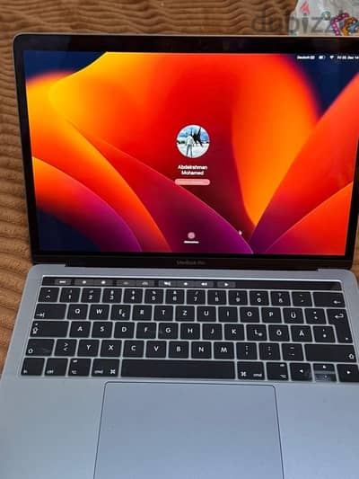 macbook pro 2019 13inch  touchscreen