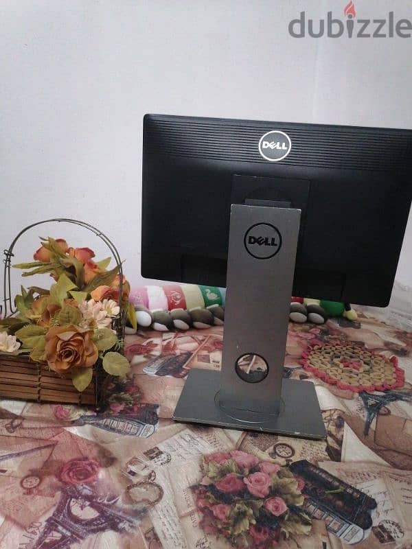 شاشة Dell بحالة جيدة 5