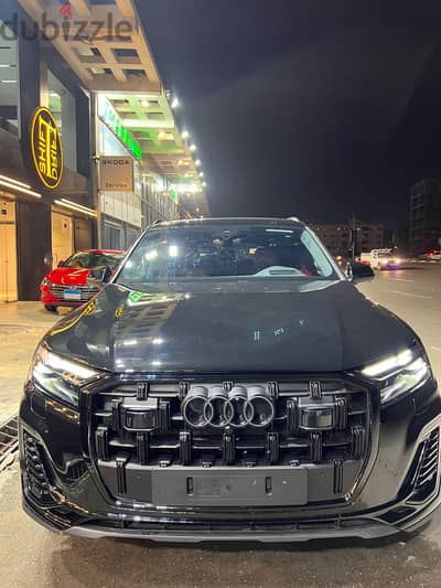 Audi Q7 2024 S-Line Black Edition