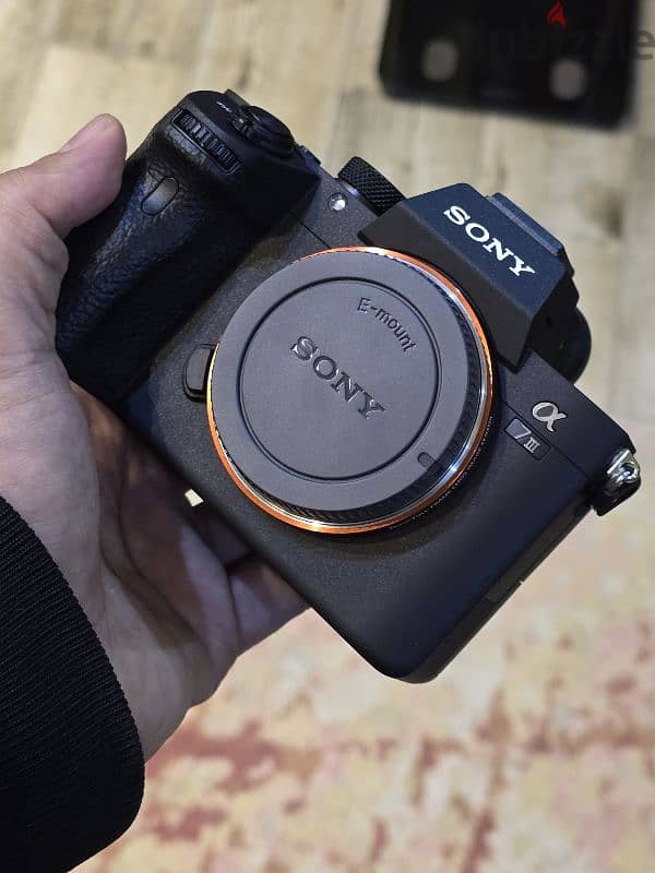 New sony A7 iii + Box 1