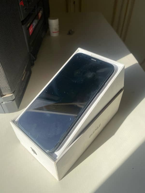 iphone xr for sale 11