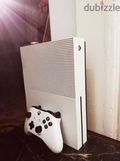 XBOX ONE S 500gb Like New