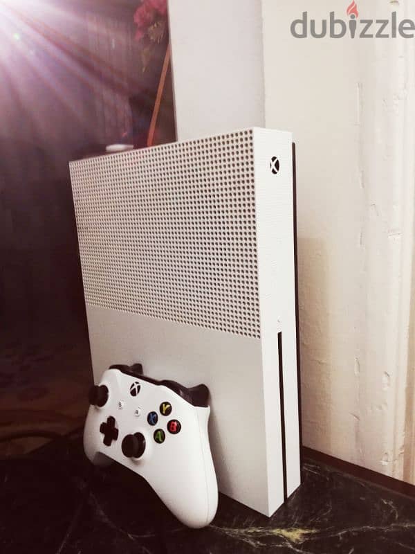 XBOX ONE S 500gb Like New 0