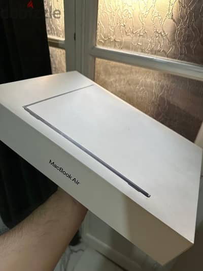 MacBook Air M2 512G  15 inch كالجديد تماما ضمان 3 شهور جميع المشتملات