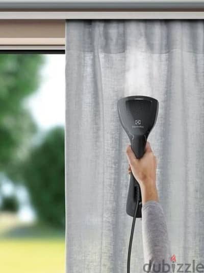 New steam stand iron imported from the UAE Electrolux