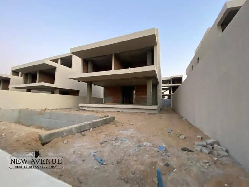 Villa Standalone with instalment till 2030 - in Lake View Boutique compound - new Cairo 0