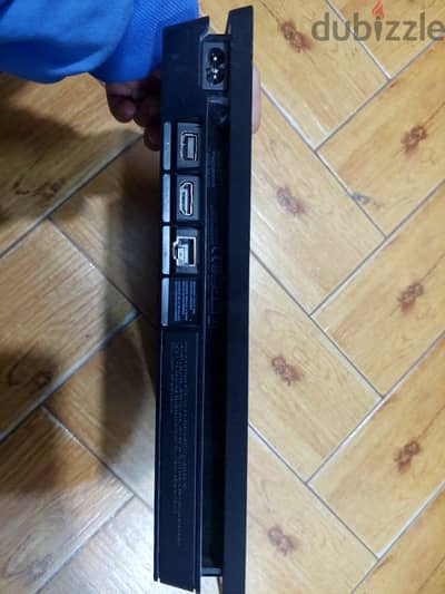 ps4 slim 500G + one controller + 5 games