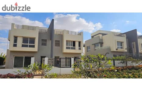 Modern Twin House At Hyde Park For Sale