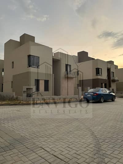 With only 5% down payment, own your dream villa with the best real estate developer Palm Hills in the heart of New Cairo