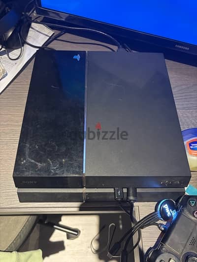 Ps4 fat with 2 original controllers and original box