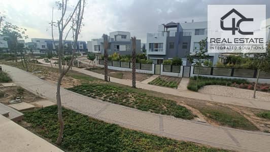 Direct on land scape villa townhouse middle classic design for sale in Hyde Park with down payment and installments