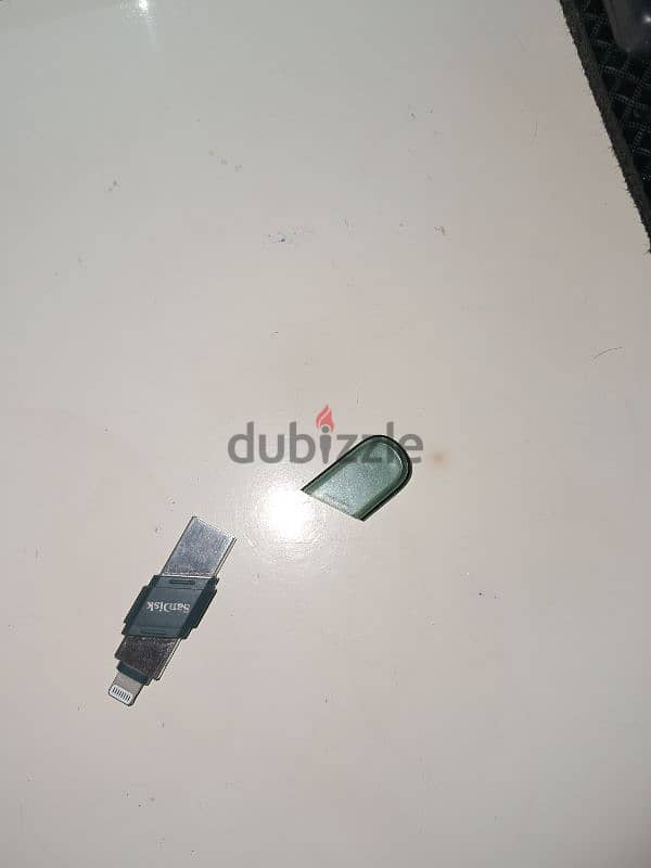 Sandisk ixpand lighting to usb A 128GB flash drive 4