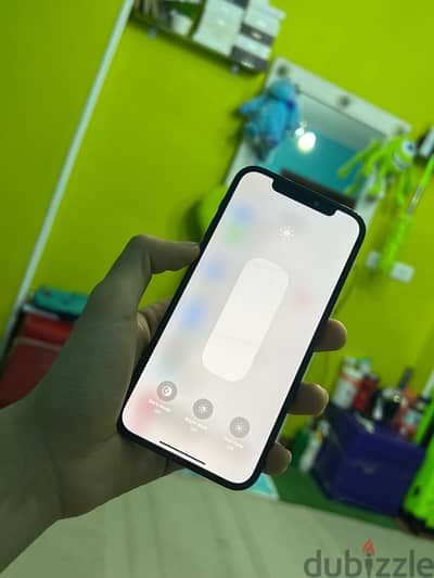 iPhone 12 Pro خطين