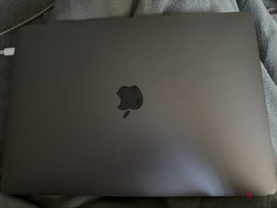 MacBook Pro (13-inch, 2017, Four Thunderbolt 3 Ports)