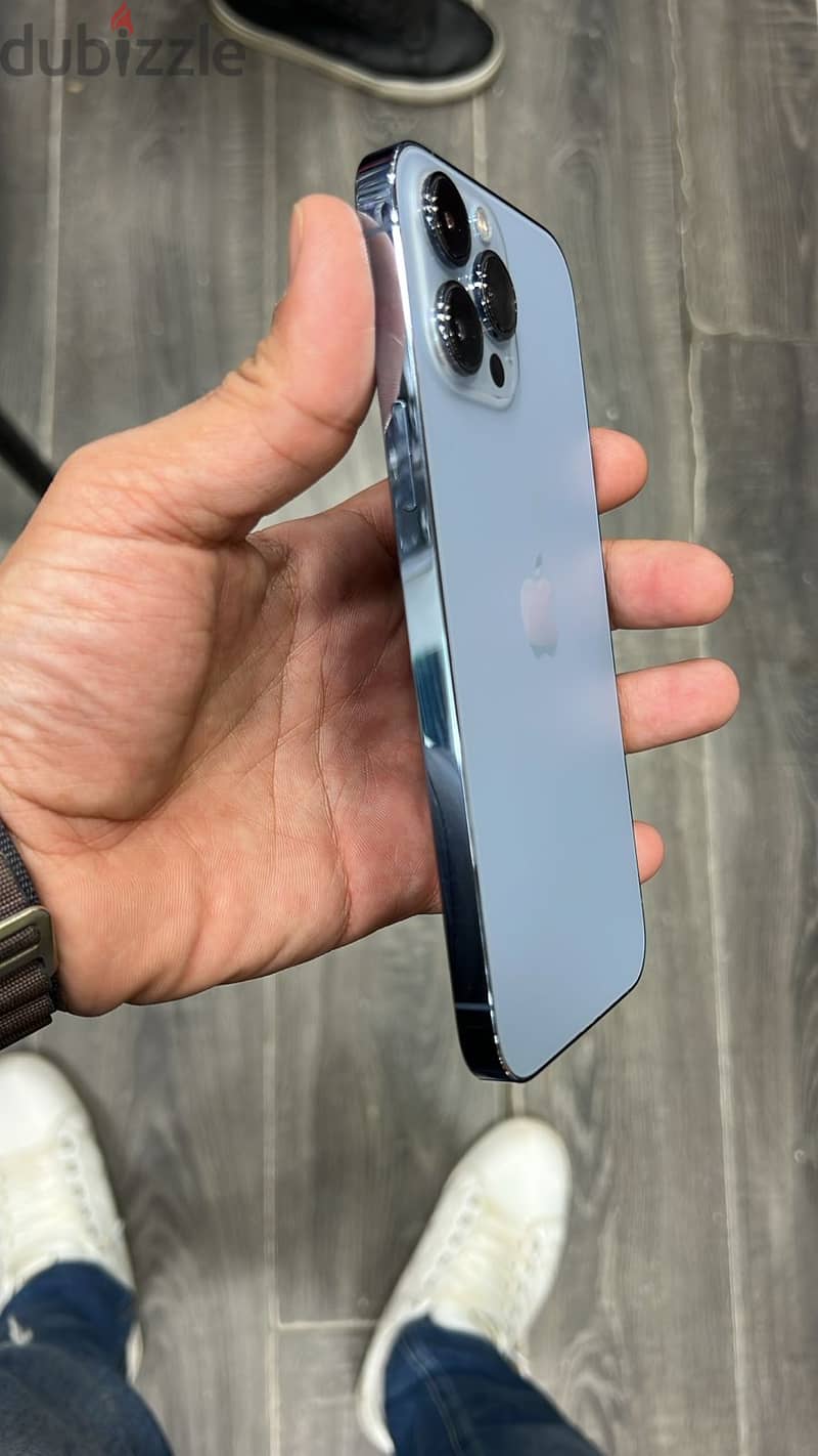 ايفون iphone 13 pro max  256 GB 1 sim Battery 84% بالكرتونه  Blue 0