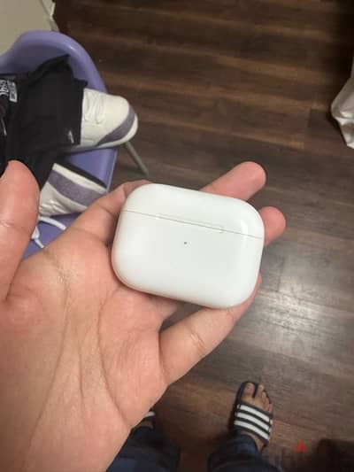 airpods pro case with box and left pod