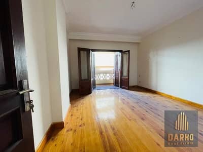 350 sqm apartment for sale in the villas and palaces area, the best neighborhood in West Somid, next to the University of Egypt, Mall of Arabia, and t