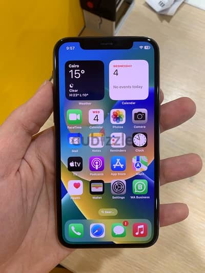 iphone 11 pro 64 Gb Gold حاله ممتازه بالعلبه