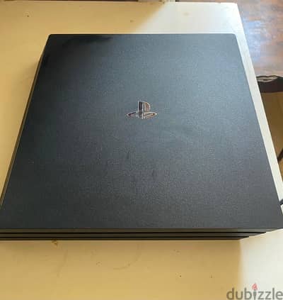 Playstation 4 PRO 1 TB 2 controllers