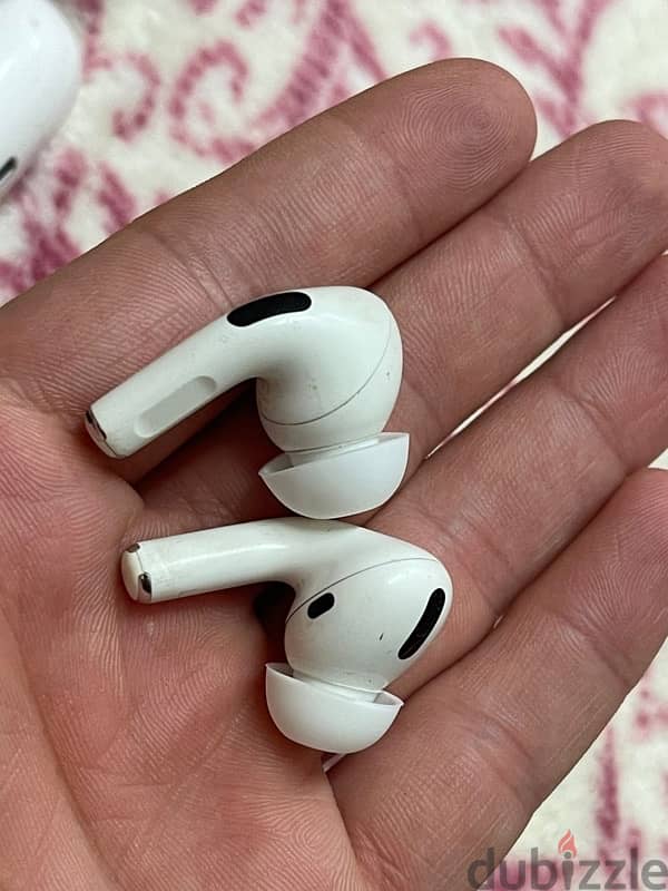 AirPods wireless charge case 2