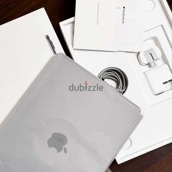 Macbook Air M2 13.6 inch بأفضل حالة وسعر 0