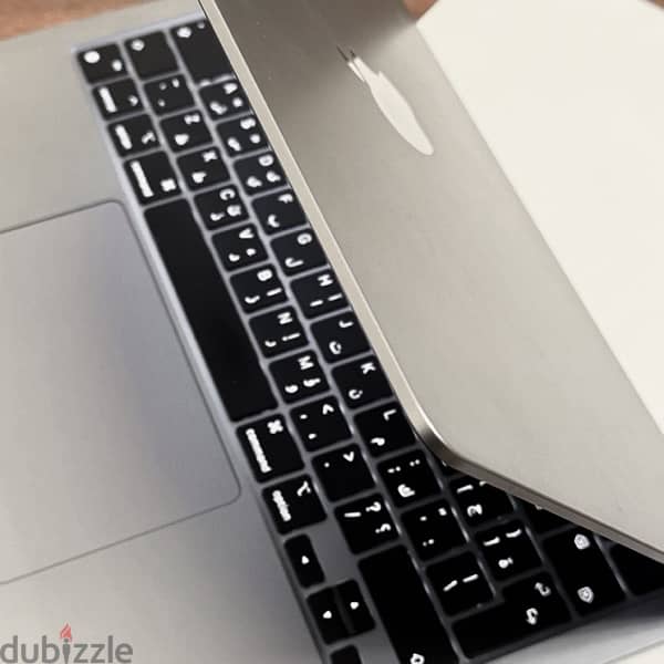 Macbook Air M2 13.6 inch بأفضل حالة وسعر 8