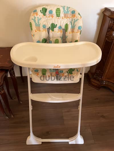 used joie high chair /كرسي مرتفع