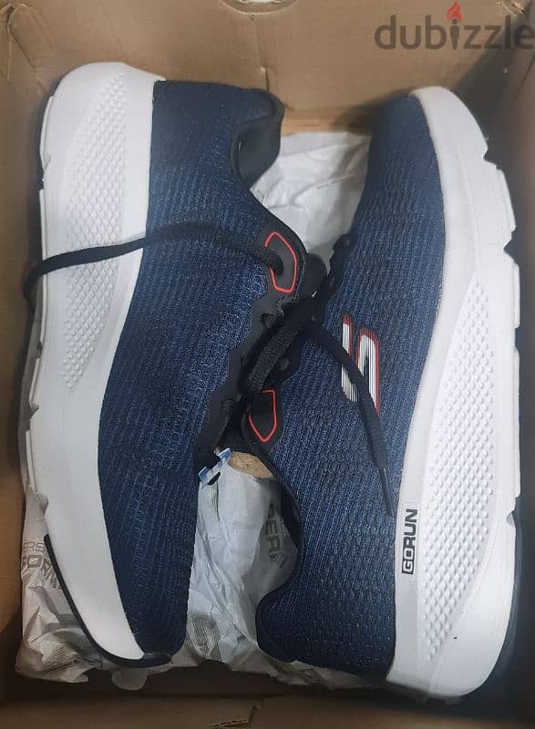 جزمه اسكيتشر Skechers  اصليه جديده مقاس 41 لون كحلي في ابيض 4