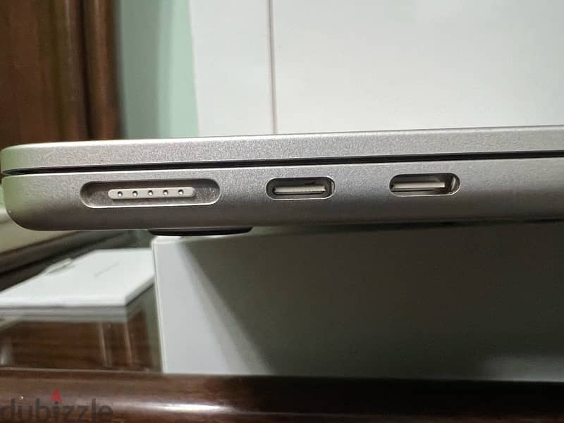 macbook m2 512  مشحون ١٤  مره - جهاز زيرو 3