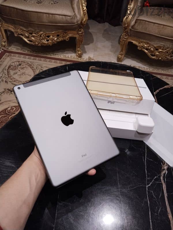 Ipad 9 gen 256G (WiFi+sim)like new Batery93% ipad Still under warranty 16