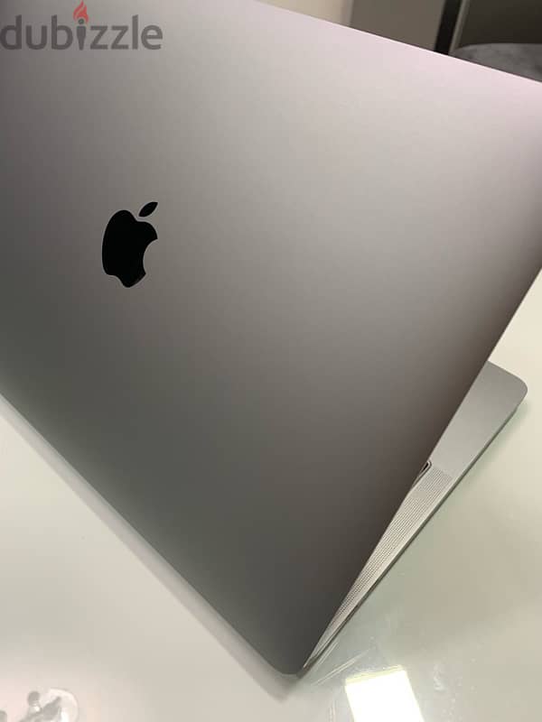 MacBook pro 2017 13 inch 8