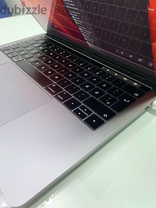 MacBook pro 2017 13 inch 9