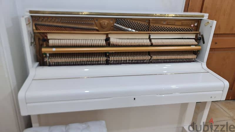 Samick piano Made in Korea  as new 13