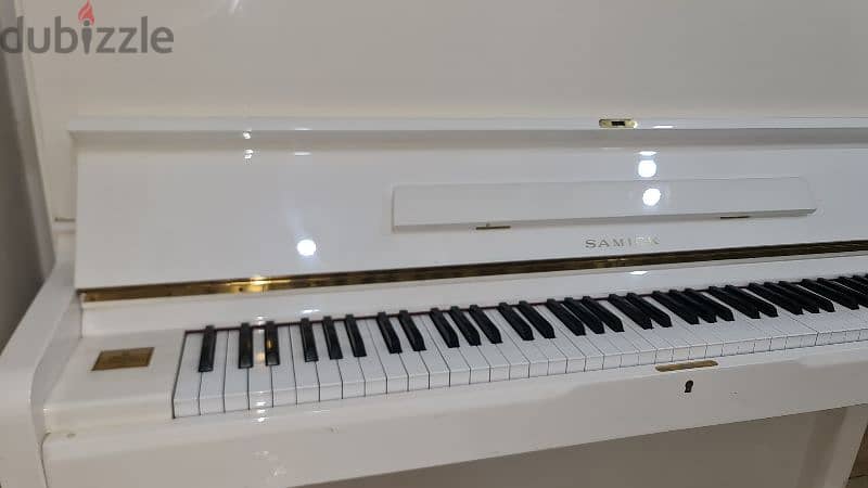 Samick piano Made in Korea  as new 15