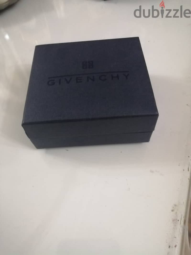 ازرار أكمام Givenchy Paris 3