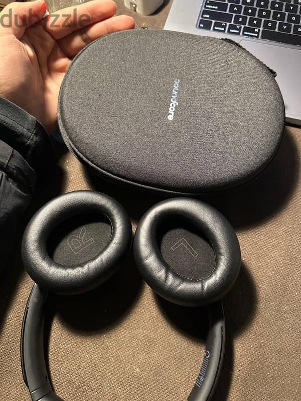 wireless headphones soundcore Q30|| 95% Noise cancellation 8