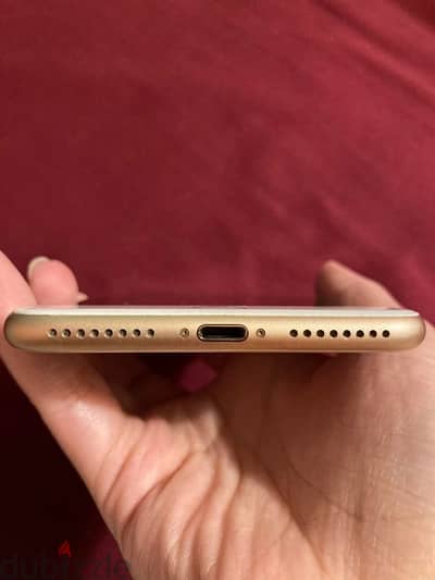 للبيع iPhone 8 plus  مساحة 256 بطارية 100‎%‎