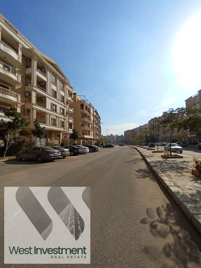 Apartment for sale in the Genoese Lotus area, prime location, a few steps from the Southern 90th and Sodic Compound   It is close to Al-Nasr Road, Al-