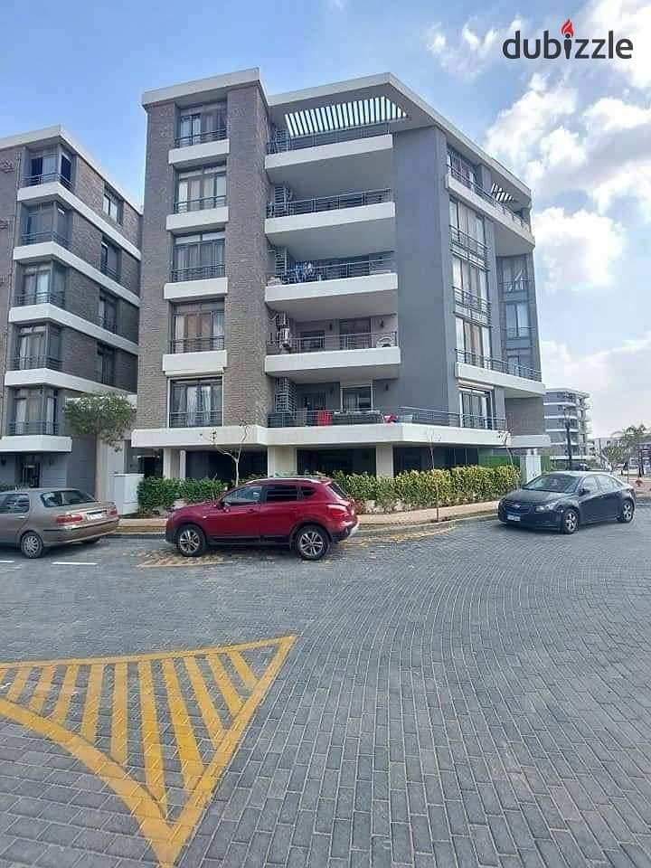 Apartment for sale in installments on a very special view on the landscape in front of Cairo Airport in the Taj City compound along Al Thawra Street 0