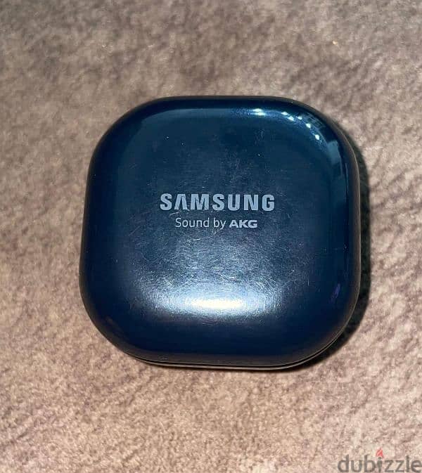 Samsung galaxy live buds just opened. . سماعة سامسونج اصلية 1