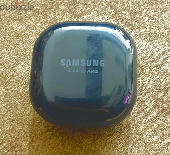 Samsung galaxy live buds just opened. . سماعة سامسونج اصلية 3