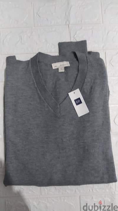 Original sweater v neck size m new