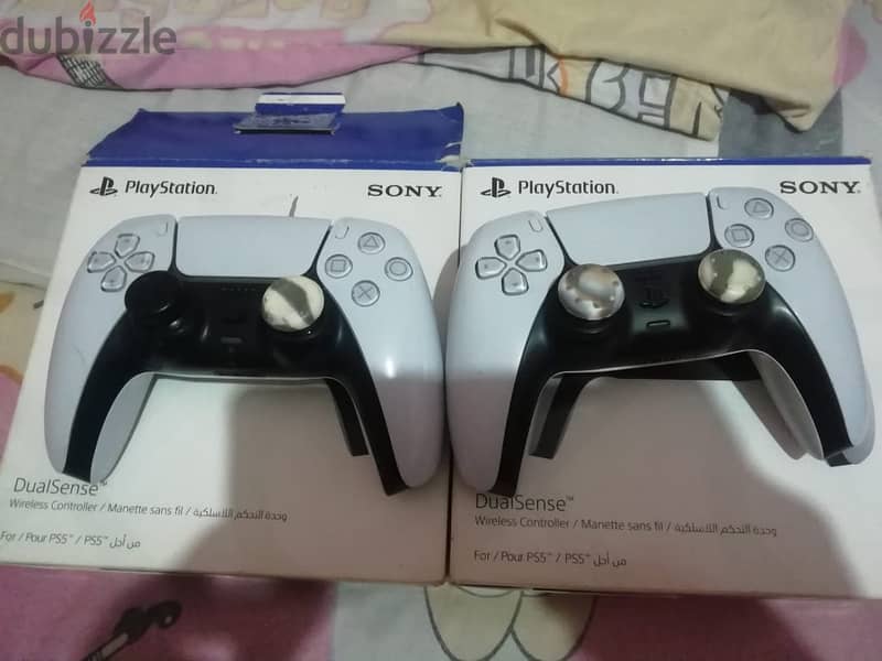 DualSense wireless controllers 0