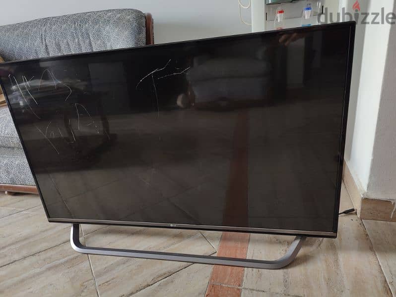 Smart Tv 49 with broken screen 0