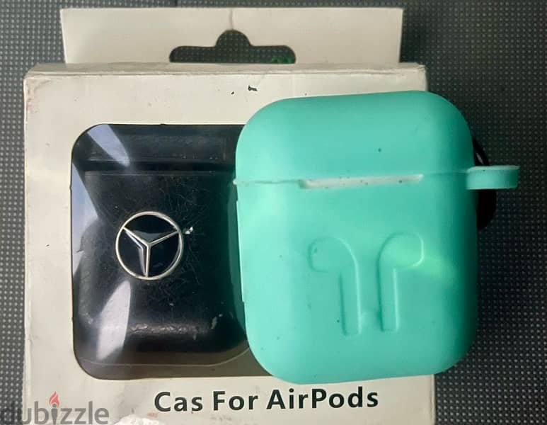 Apple air pids 2 original with box and 2 new Covers 2