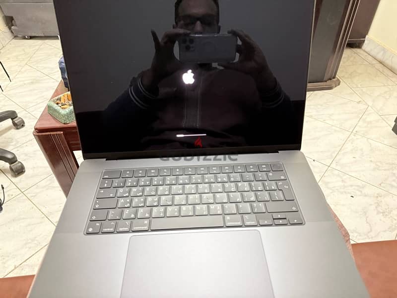 MacBook Pro M3 18 RAM , 512G ssd كسر الزيرو 5