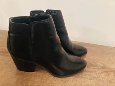 half boot black size 36