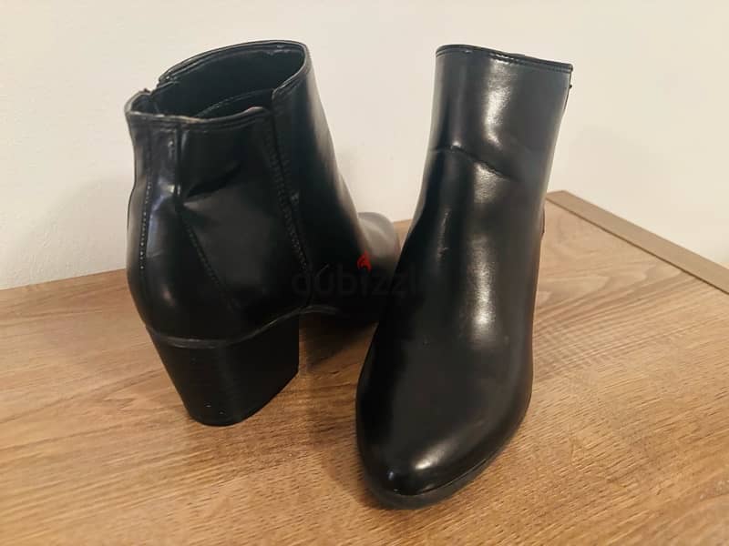 half boot black size 36 1