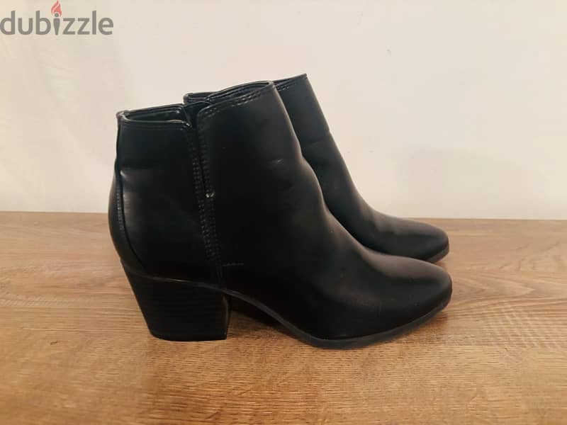 half boot black size 36 2